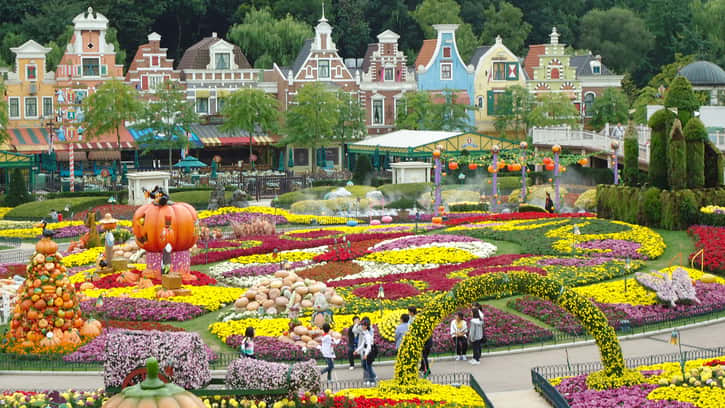 This image has an empty alt attribute; its file name is entire-view-of-magic-garden-european-adventure-everland.jpg